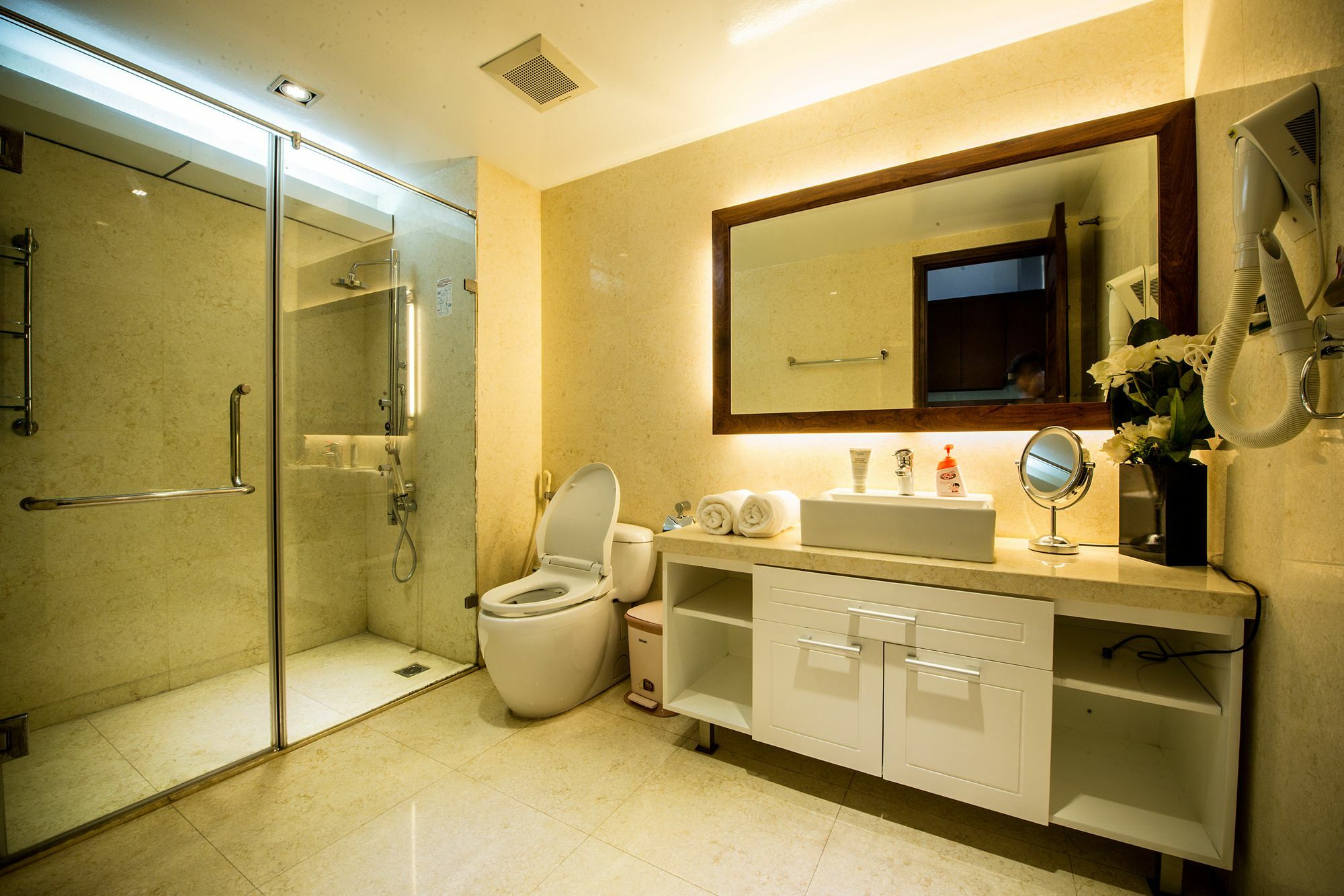 New Gate Apartment Hanoi Exteriör bild